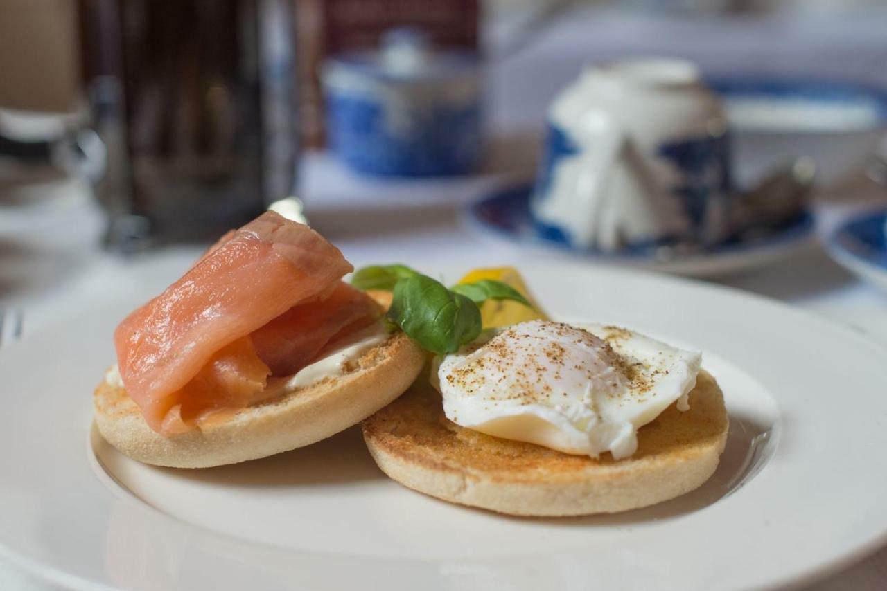 Jeakes House Acomodação com café da manhã Rye Exterior foto Salmon and egg on a muffin